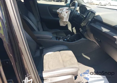 2020 Volvo Xc40 T5 R-Design z USA, uszkodzony, nr VIN YV4162UM3L2318762